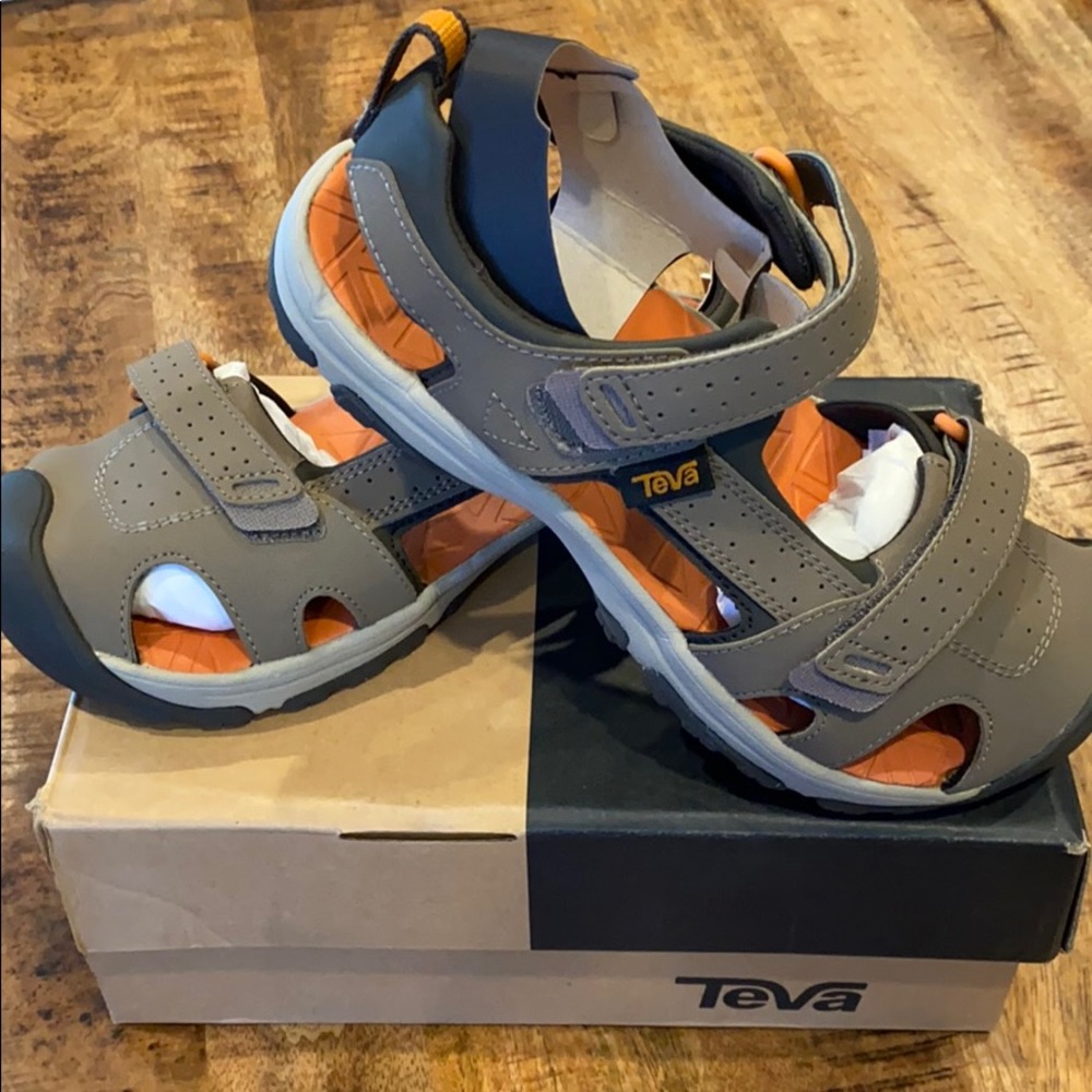 Teva Kids Size 2